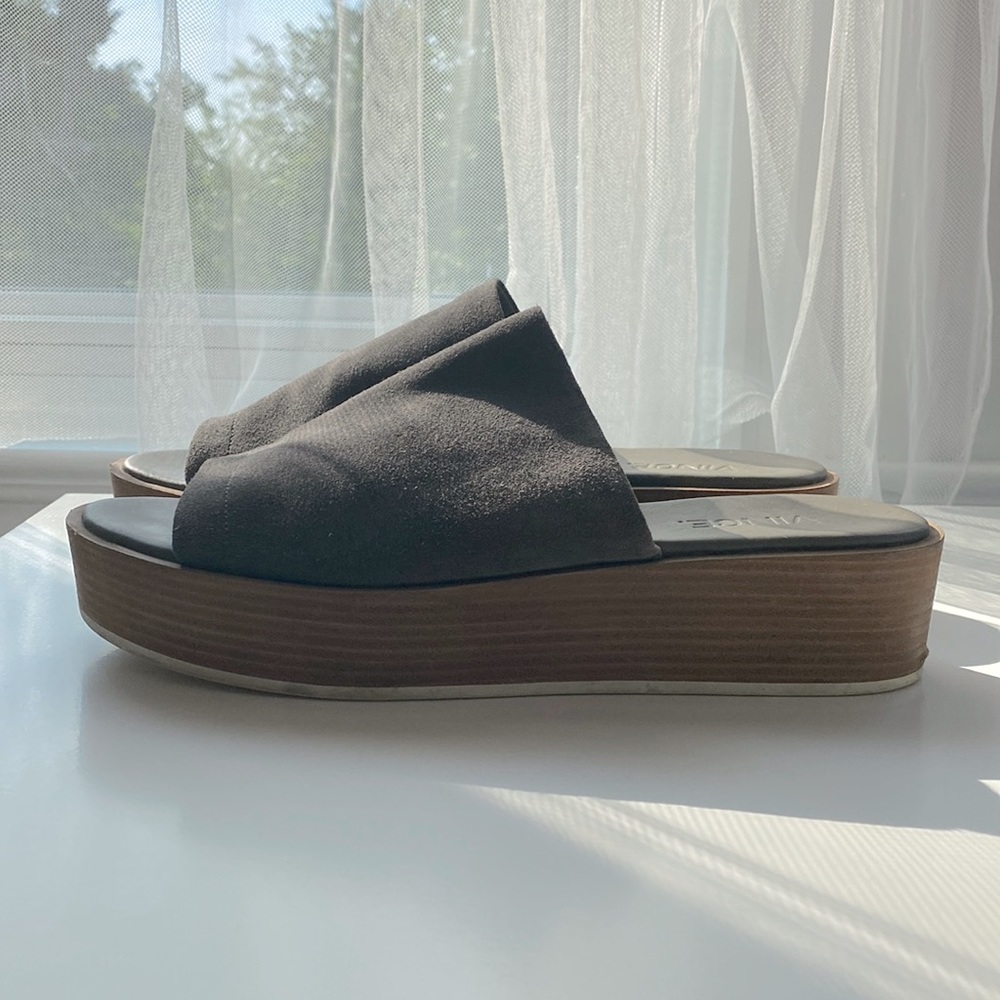 Great condition Size 8 Vince suede women’s slides grey
